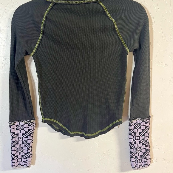 FREE PEOPLE She’s Reversible Cuff Crew Neck Long Sleeve Women’s XS - Picture 2 of 13